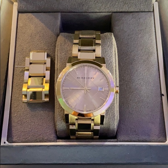 Burberry watch - Picture 3 of 3